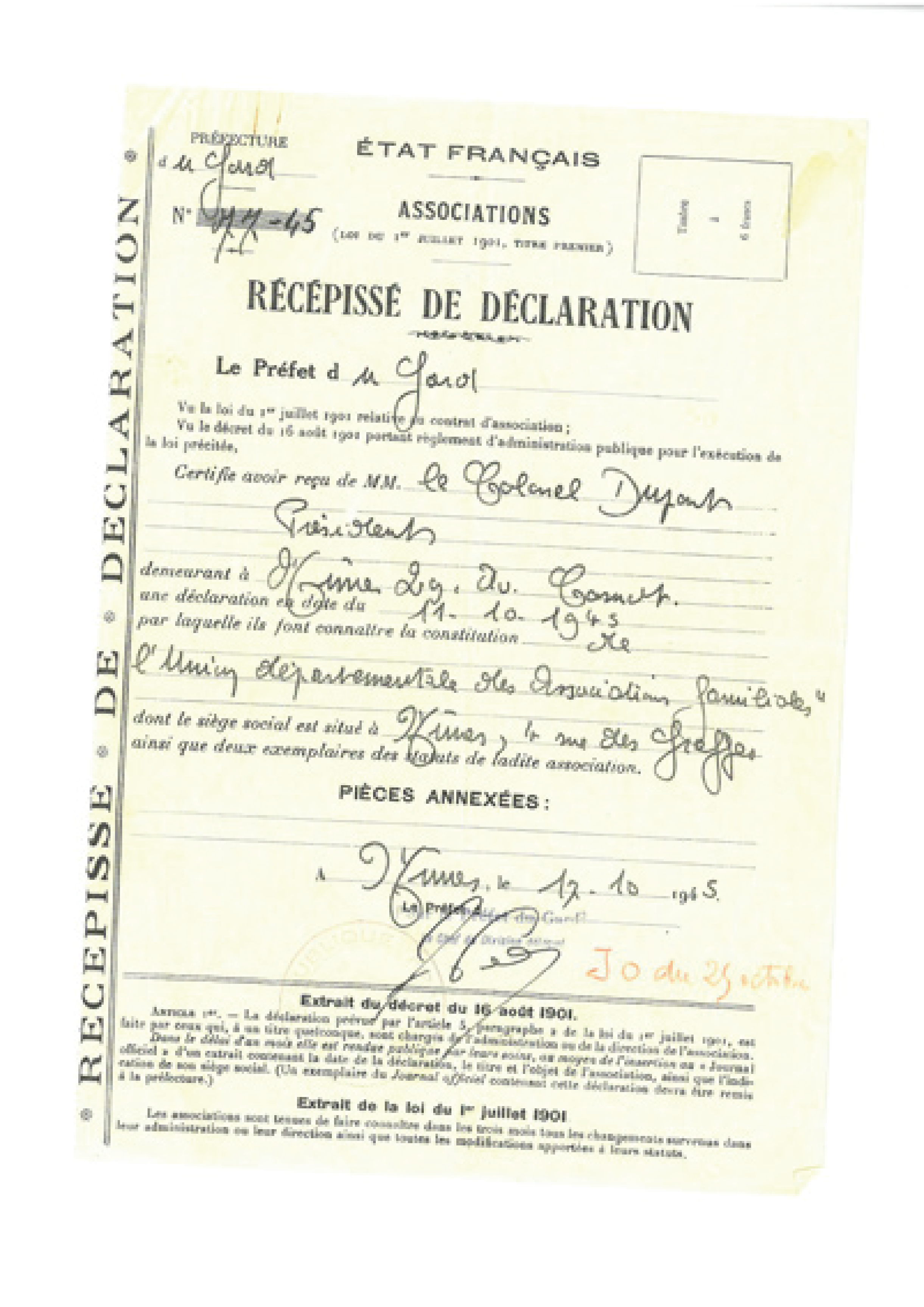 Récépissé de déclaration des statuts de l'Udaf du Gard, en préfecture le 11 octobre 1945 par le colonel Dupont.